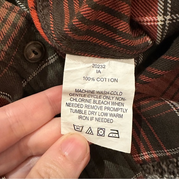 Like New Condition. Filson Button Down Flannel. Women’s Medium. - Picture 5 of 5